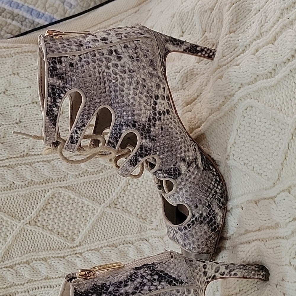 Obsession Rules Shoes - image 5